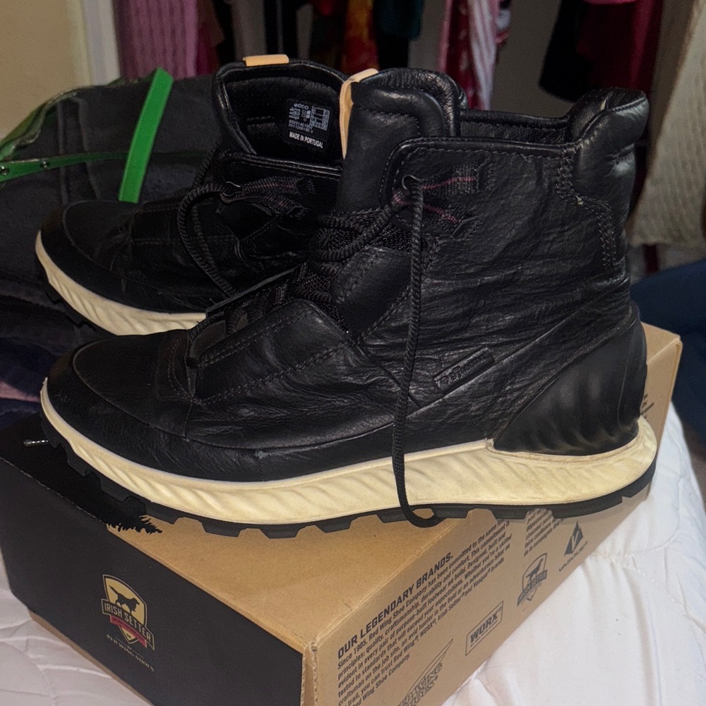 Ecco Black and Cream Leather Boots - Picture 5 of 11